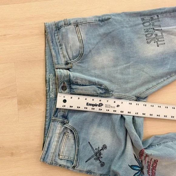 Crysp Denim Distressed Ripped Graphic Jean Light Wash Denim Men 38 Grunge Skater